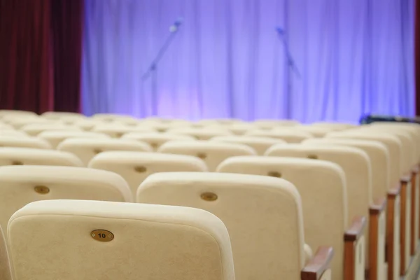 Auditorium met vele stoelen — Stockfoto