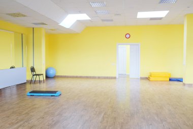 Bir spor salonunun içinde.