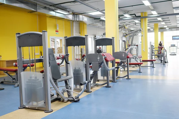 Interno di una sala fitness — Foto Stock