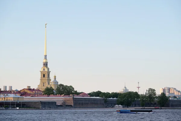 Река Нева в Санкт-Петербурге, Россия — стоковое фото