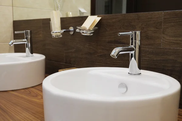 Intérieur d'une salle de bain d'hôtel — Photo