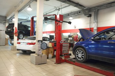 araba satıcısı tula istasyonunda onarım