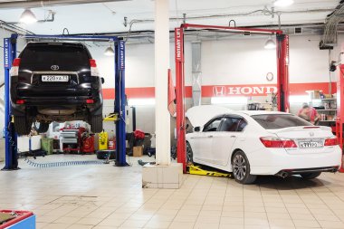 araba satıcısı tula istasyonunda onarım