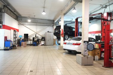 araba satıcısı tula istasyonunda onarım