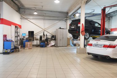 araba satıcısı tula istasyonunda onarım