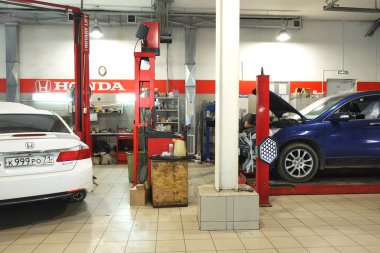 araba satıcısı tula istasyonunda onarım