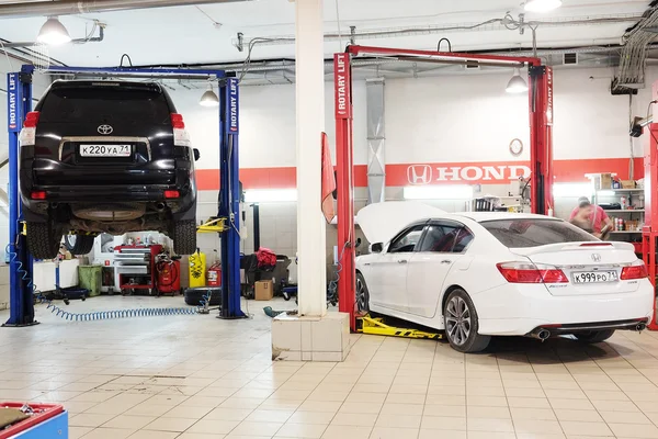 araba satıcısı tula istasyonunda onarım