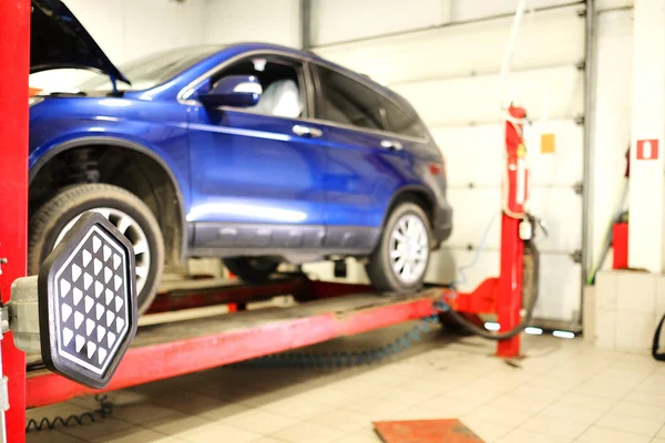 Cars in dealer repair station in Tula — Stock Photo, Image