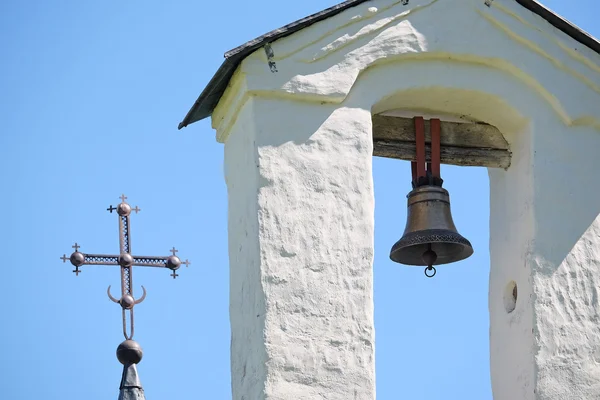 Image d'une cloche sur le clocher — Photo