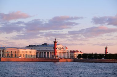 st. Petersburg rostral sütunlar