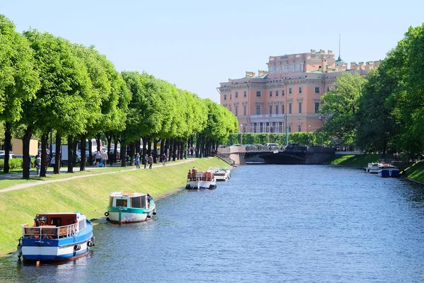 Palacio indigno en Sankt-Peterburg — Foto de Stock