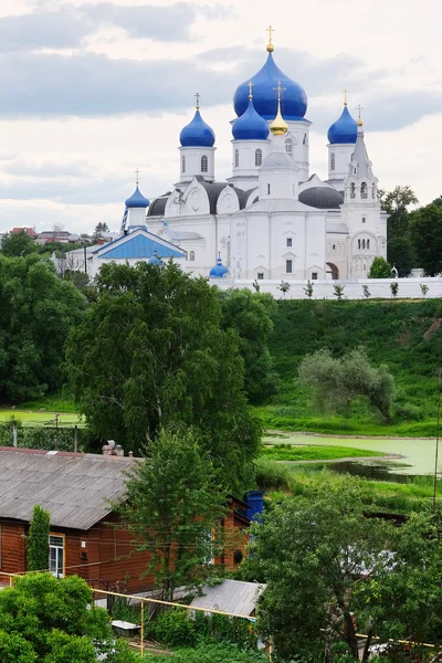 Pyhä Bogolyubovo luostari lähellä Vladimir — kuvapankkivalokuva