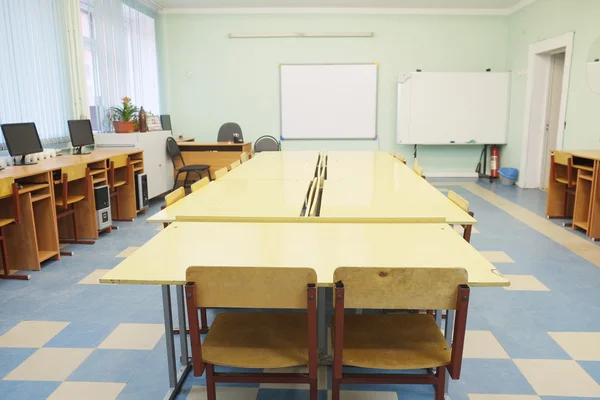 Innenraum eines Klassenzimmers — Stockfoto