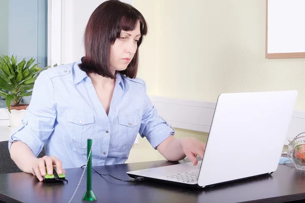 Secretary woman with laptop — Stok fotoğraf