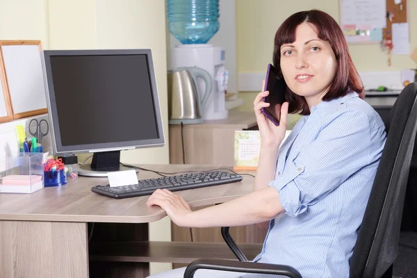 Secretaria mujer con computar — Foto de Stock