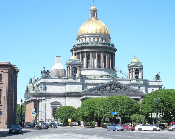 Cityscape with St. Isaac's Cathedral — Stok fotoğraf