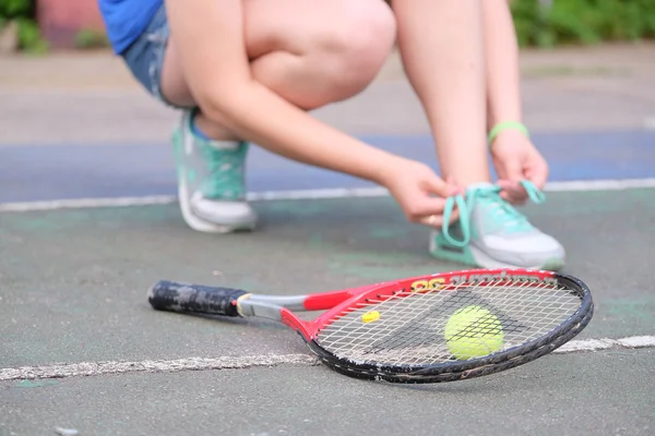 Tenis-jugador nudos zapato-cordones — Foto de Stock