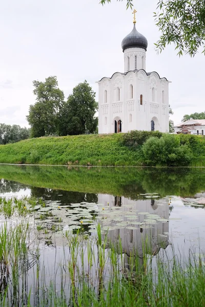 Kirche der Fürbitte in der Nähe von Wladimir — Stockfoto