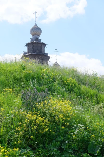 Puinen kirkko Suzdalissa — kuvapankkivalokuva