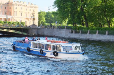St Petersburg Yusupov Nehri üzerinde tekne