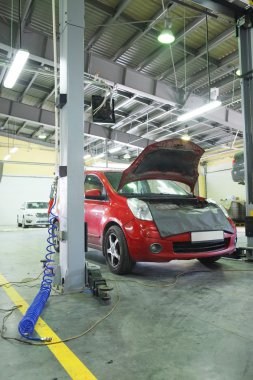 Araba satıcısı olarak onarım istasyonu Serpuhov