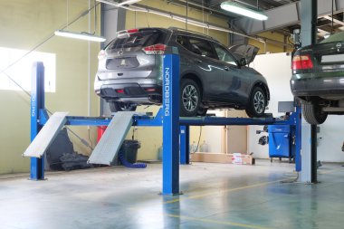 Araba satıcısı olarak onarım istasyonu Serpuhov