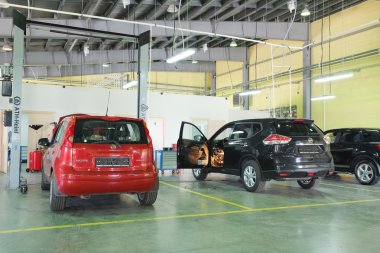 Araba satıcısı Serpuhov istasyonunda onarım