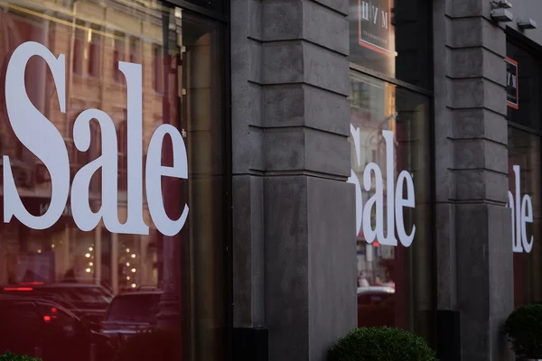 Word "Sale" on  show window — Stock Photo, Image