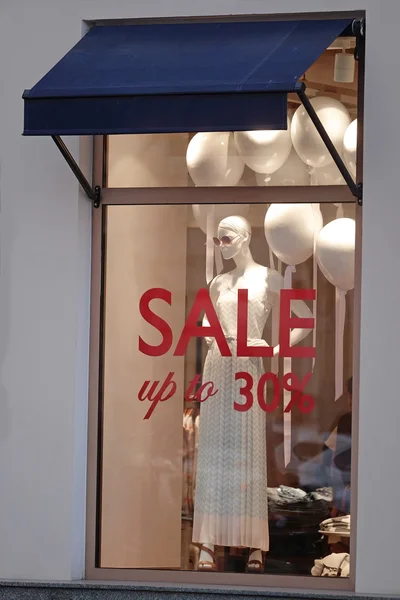 Word "Sale" on  show window — Stock Photo, Image