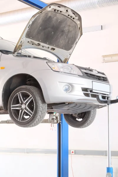 Interieur van auto reparatie station Kaloega — Stockfoto