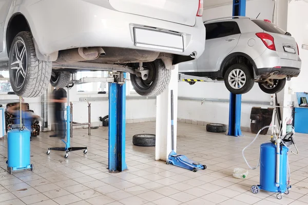 Interior of  car repair station in Kaluga — Stock Photo, Image