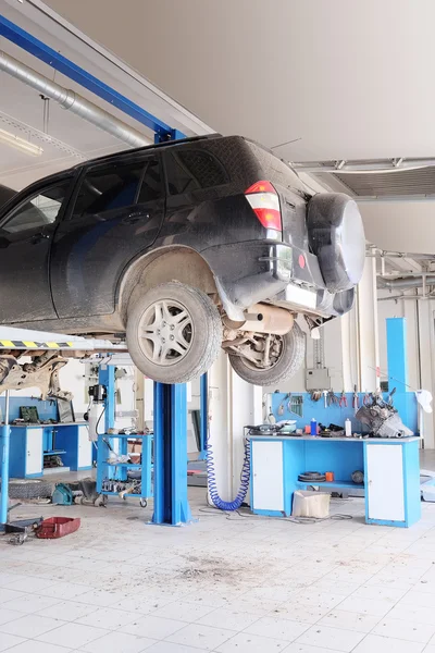 Interno della stazione di riparazione auto a Kaluga — Foto Stock