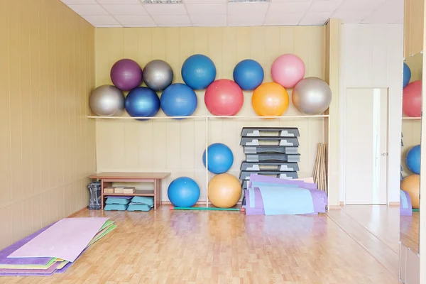 Interior de uma sala de fitness — Fotografia de Stock