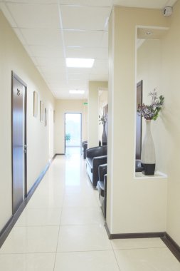 İç clnic koridorunda