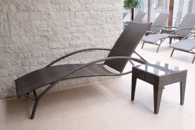 Şezlong-şemsiye bir Spa görüntüsü