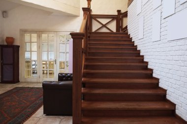 Modern binada merdiven