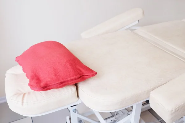 Massage bed in room — Stock Photo, Image