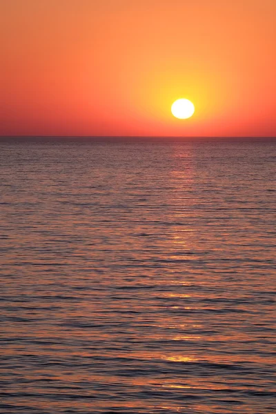 Paisaje con puesta de sol de mar — Foto de Stock
