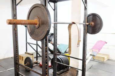 Bir spor salonunun içinde.