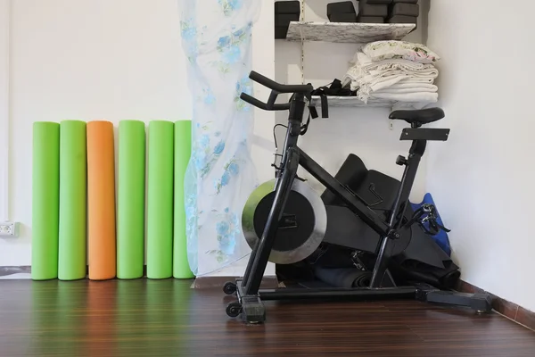 Intérieur d'une salle de fitness — Photo