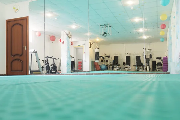 Intérieur d'une salle de fitness — Photo