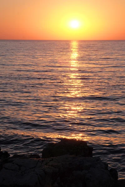 Paisaje con puesta de sol de mar — Foto de Stock