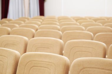 bir konferans salonu iç