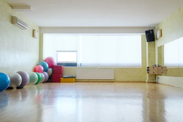 Interior de uma sala de fitness — Fotografia de Stock