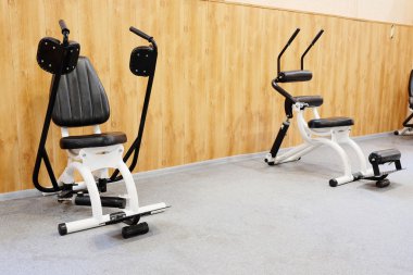 Bir spor salonunun içinde.