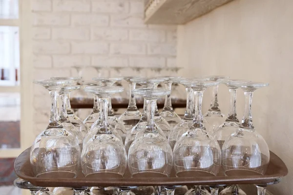 Imagem de copos em uma bandeja — Fotografia de Stock