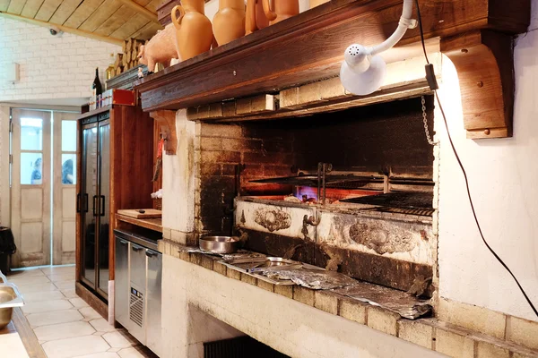 Forno profissional de preparação de um churrasco — Fotografia de Stock