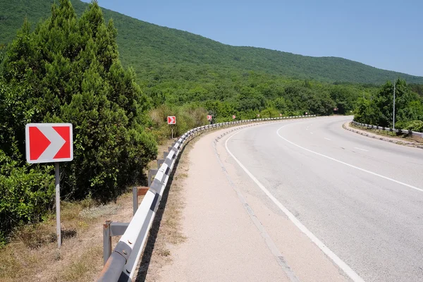 Paesaggio con l'immagine di una strada di montagna — Foto Stock
