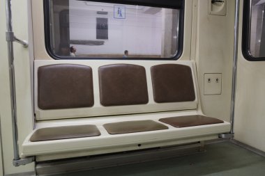 bir metro istasyonu iç