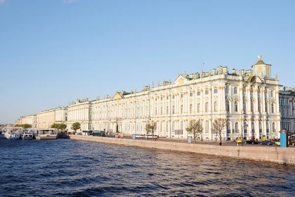 Zimní palác a muzeum Ermitáž — Stock fotografie